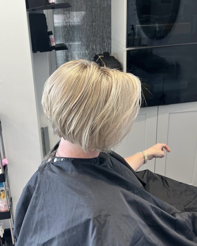Highlighted bobbed hair reflects Ayda Ghaffari's skill at hair coloring and styling. The hair's layering reflects her attention to detail and skill.